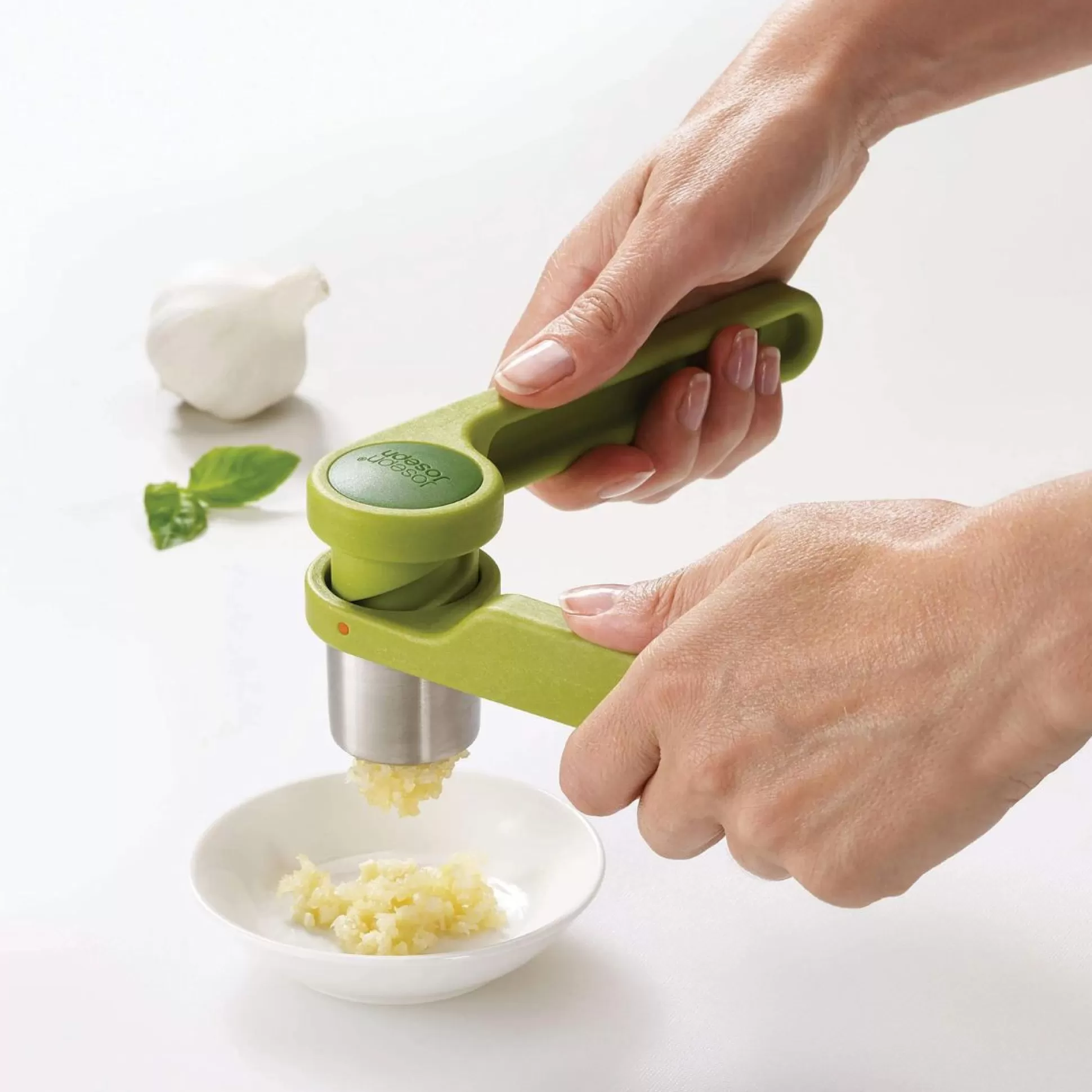 Kitchen Utensils & Accessories>Meadows and Byrne Joseph Joseph Helix Garlic Press